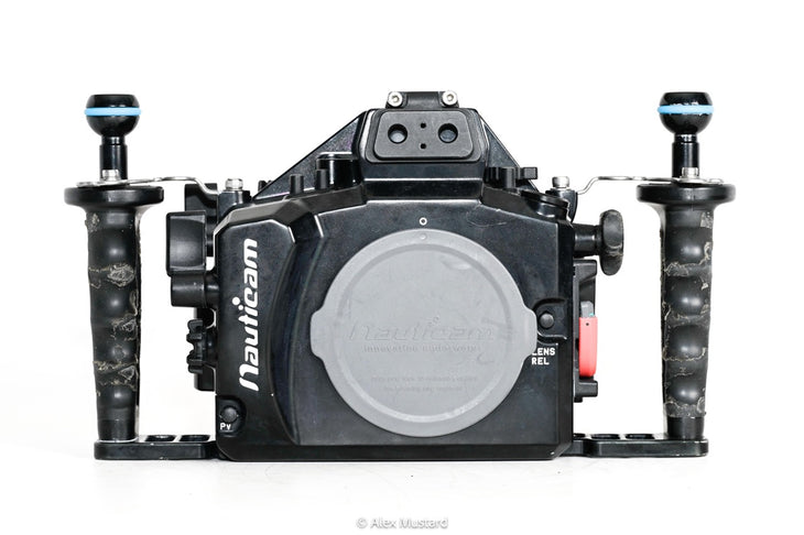 CP.5172 Pre-owned Nauticam NA-EM1 Housing for Olympus OM-D E-M1 Camera